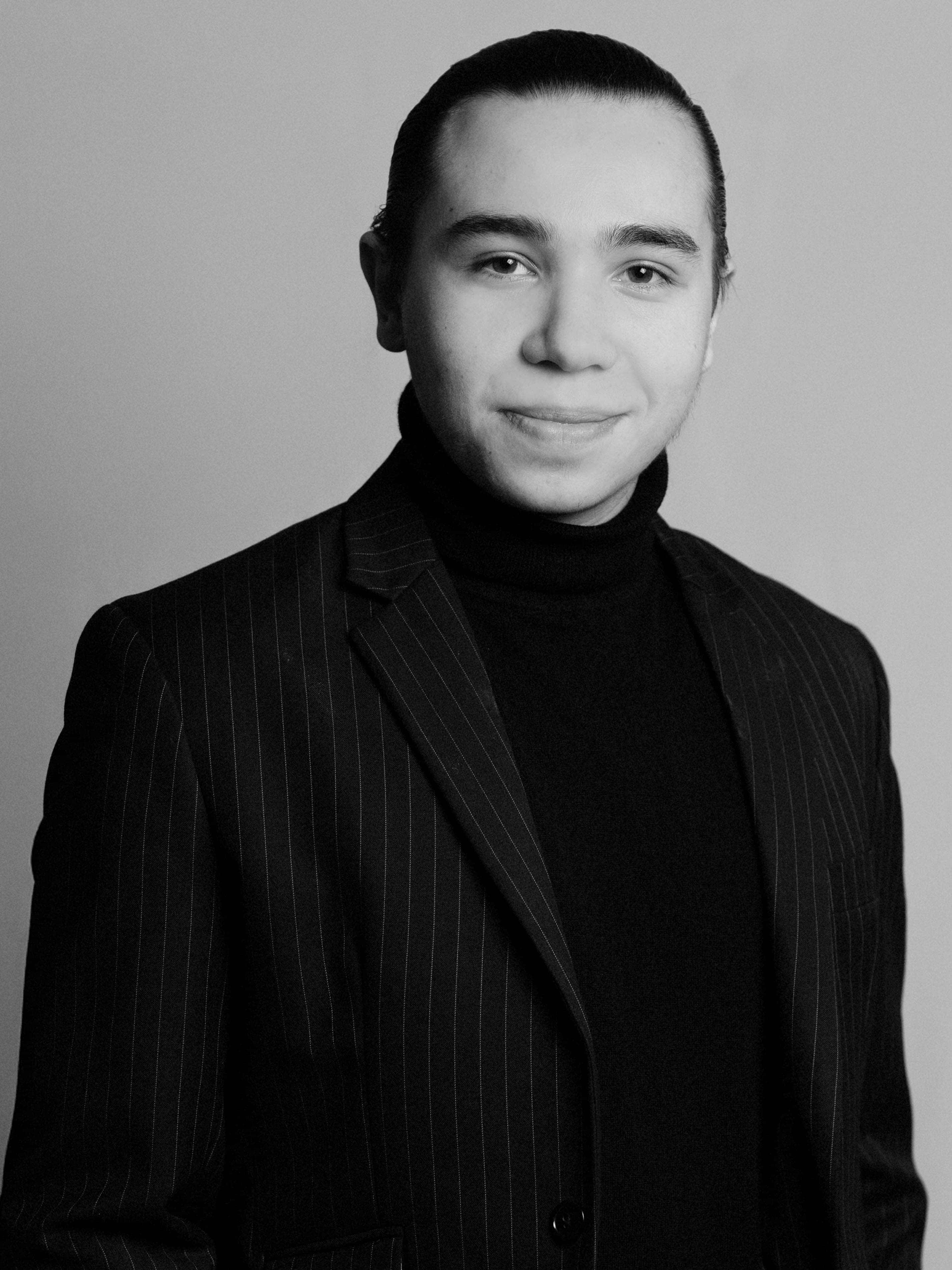 QWINCY-CV WEB NOIR ET BLANC -Léo-compresse